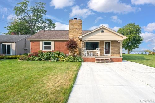 7995 Colony Dr, Clay, MI, 48001-4117 | Card Image
