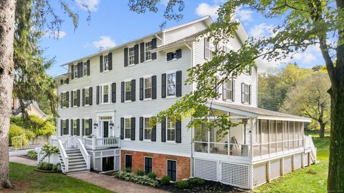 33 Cannon Rd, Wilton, CT, 06897-2619 | Card Image