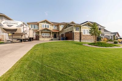 327 Prairie Garden Way S, House detached with 5 bedrooms, 4 bathrooms and 4 parking in Lethbridge AB | Image 1