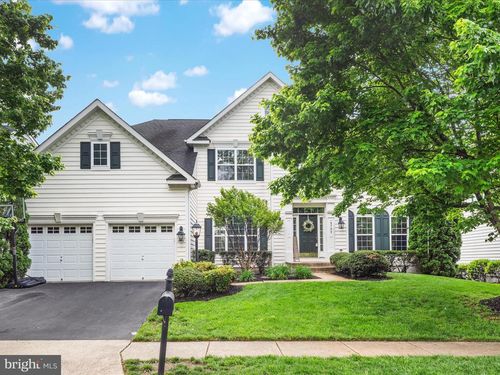 8705 Lords View Loop, GAINESVILLE, VA, 20155-5806 | Card Image