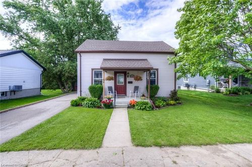 2207 William Shakespeare St, Shakespeare, ON, N0B2P0 | Card Image