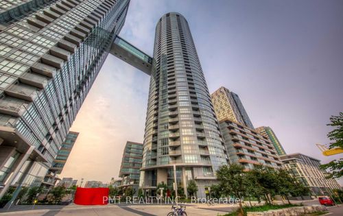 323-21 Iceboat Terr, Toronto, ON, M5V4A9 | Card Image