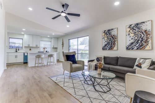 806 Brookshire Cir, Garland, TX, 75043-5015 | Card Image
