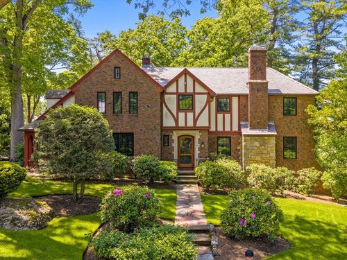 479 Chestnut St, Waban, MA, 02468-1204 | Card Image