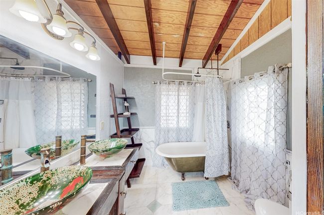 Bathroom on 2nd Floor | Image 8