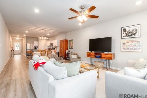 6407 Tiger Pointe Dr, Baton Rouge, LA, 70817-5812 | Card Image