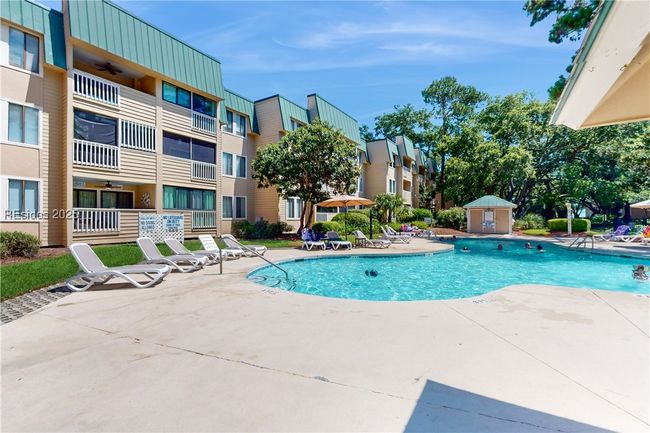 Large outdoor pool | Image 13