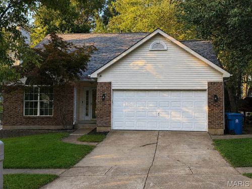 11917 Katiejo Ct, Maryland Heights, MO, 63043-1600 | Card Image