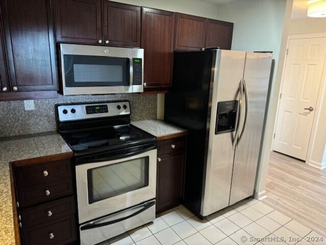 APT-503 - 235 E River Dr, Condo with 3 bedrooms, 2 bathrooms and 2 parking in East Hartford CT | Image 17