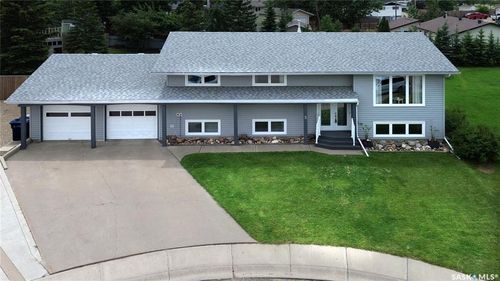 5 Shaw Place, Assiniboia, SK, S0H0B0 | Card Image