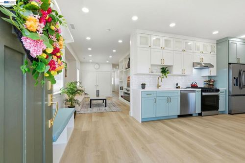 5605 E 16th St, Oakland, CA, 94621-4303 | Card Image