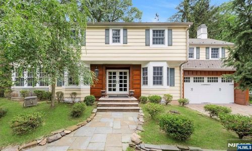 278 Maple St, Haworth, NJ, 07641-1122 | Card Image