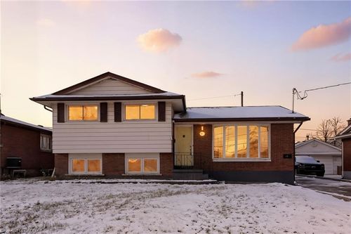 93 Wellington St, Welland, ON, L3B1B2 | Card Image