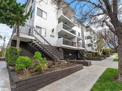 103 - E Elmwood Avenue, Condo with 2 bedrooms, 2 bathrooms and 2 parking in Burbank CA | Image 2