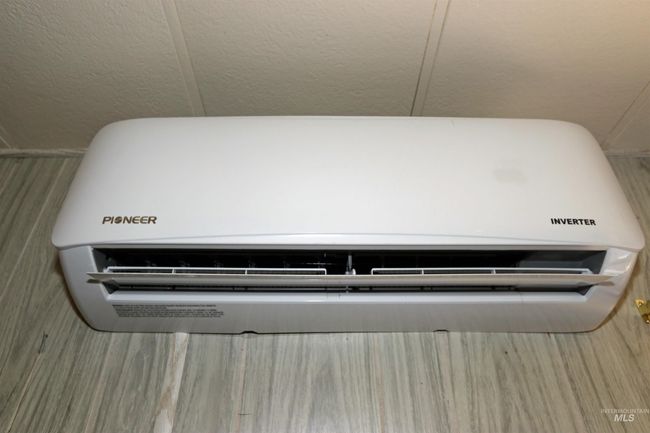 Detailed view of a wall mounted AC | Image 22