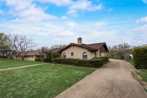 926 Hampshire St, Grand Prairie, TX, 75050-6300 | Card Image