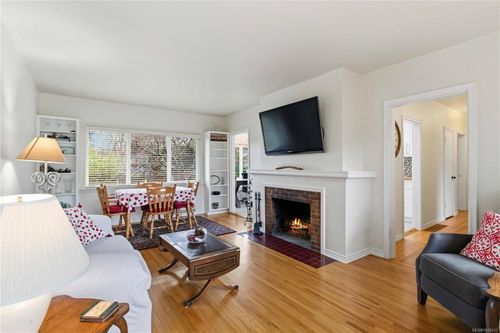 1445 Brooke St, Victoria, BC, V8S1M4 | Card Image