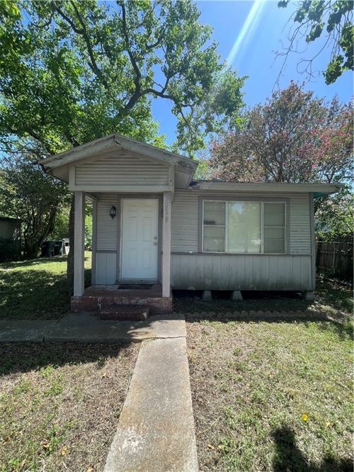 129 E Pecan St, Taft, TX, 78390-2527 | Card Image
