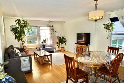 D - 1239 E Randolph Court, Condo with 2 bedrooms, 1 bathrooms and null parking in MILWAUKEE WI | Image 2