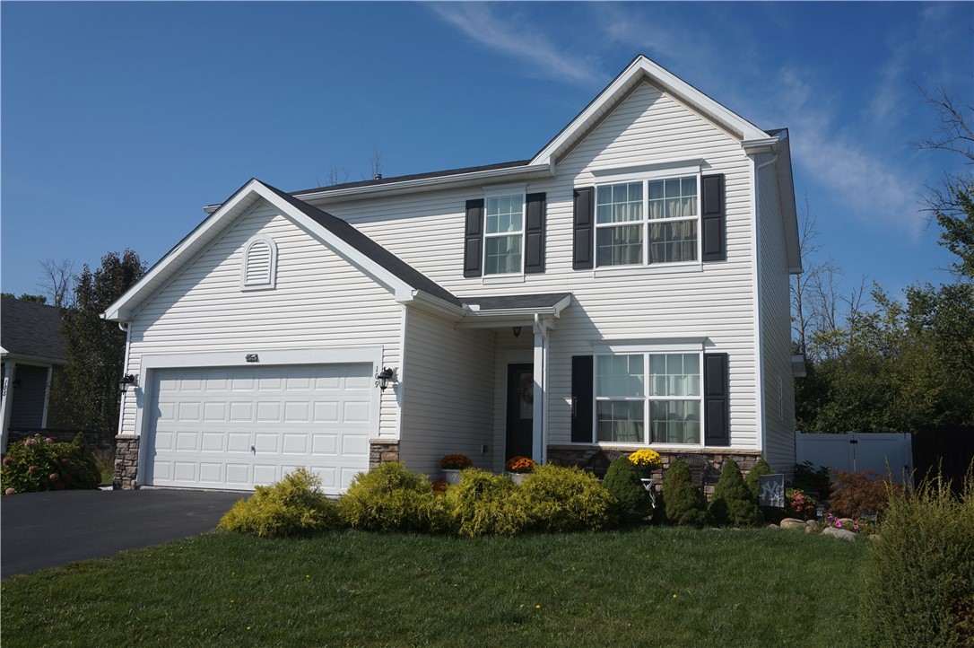 Lianne Dr, Rochester, NY 14626