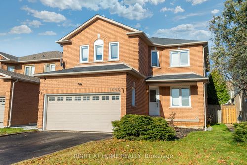 1040 Beaver Valley Cres, Oshawa, ON, L1J8N2 | Card Image