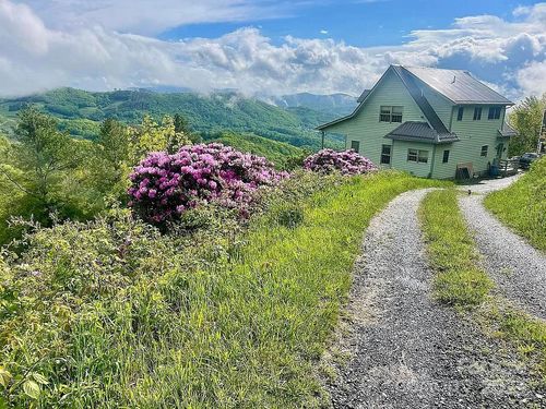 11 Wildflower Ln, Newland, NC, 28657-7367 | Card Image