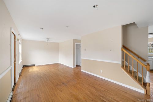 42 Autumn Dr, Poughkeepsie, NY, 12603-5616 | Card Image