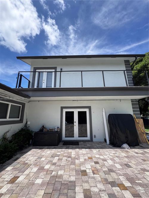 b-755 N Crescent Dr, Hollywood, FL, 33021-6168 | Card Image