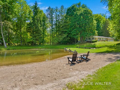 7180 Thornapple River Dr Se, Caledonia, MI, 49316-8306 | Card Image