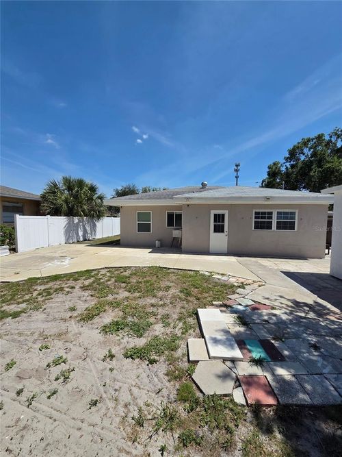 8205 48th Ave N, St Petersburg, FL, 33709-2224 | Card Image