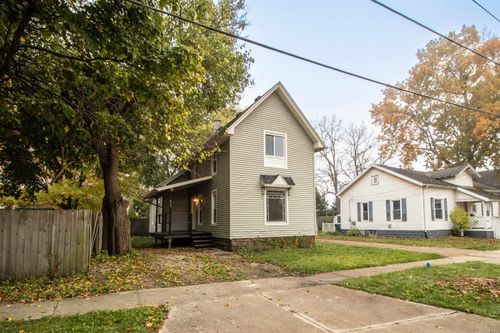 911 Beehler St, Owosso, MI, 48867-2532 | Card Image