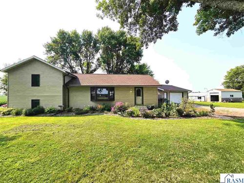60247 State Highway 19, Winthrop, MN, 55396-2215 | Card Image