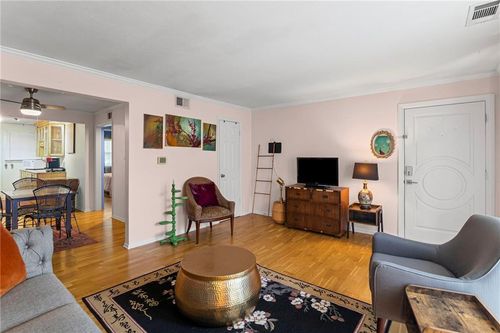 5-4616 Holly St, Kansas City, MO, 64112-1256 | Card Image