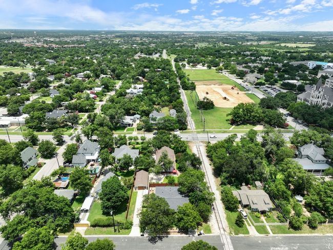 Aerial view of residential area featuring property boundaries highlighted | Image 38