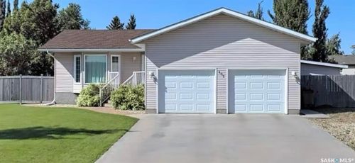 605 Park Ave, Melfort, SK, S0E1A0 | Card Image