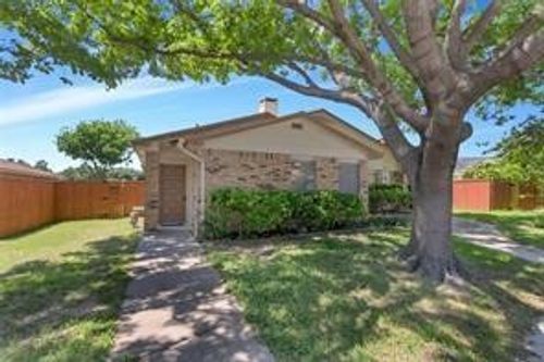 2221 Jackson Cir, Carrollton, TX, 75006-1635 | Card Image