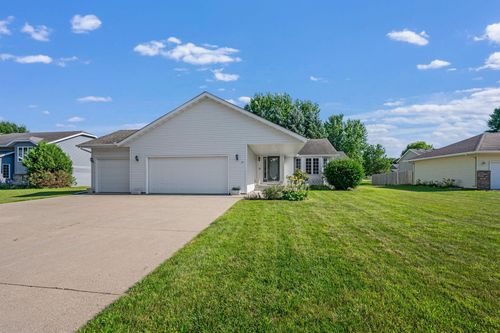 19 La Mar Ct, North Mankato, MN, 56003-1557 | Card Image