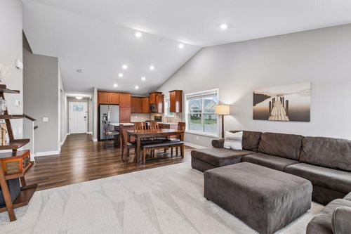 1418 Nutmeg Cir, Carver, MN, 55315-4421 | Card Image