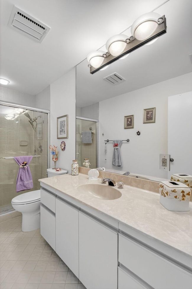 6858 Fountains Cir, Condo with 3 bedrooms, 3 bathrooms and null parking in Lake Worth FL | Image 46