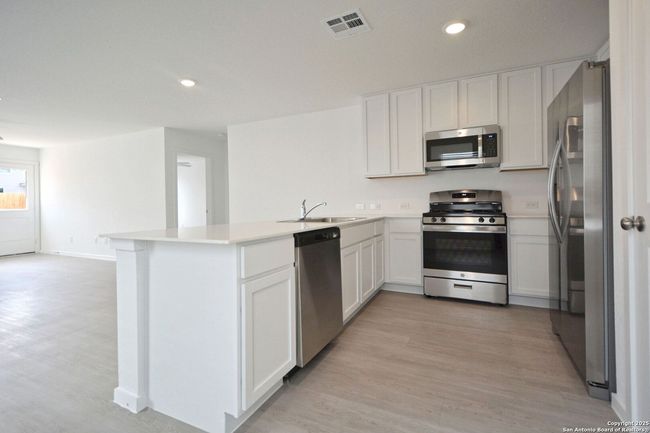 11559 Field Briar, House other with 3 bedrooms, 2 bathrooms and null parking in Converse TX | Image 4
