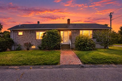 63 Hemlock St, Fall River, MA, 02720-6107 | Card Image