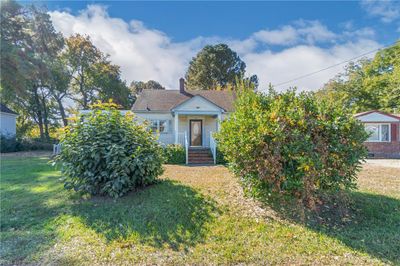 3013 Smithfield Road, House other with 3 bedrooms, 1 bathrooms and null parking in Portsmouth VA | Image 2