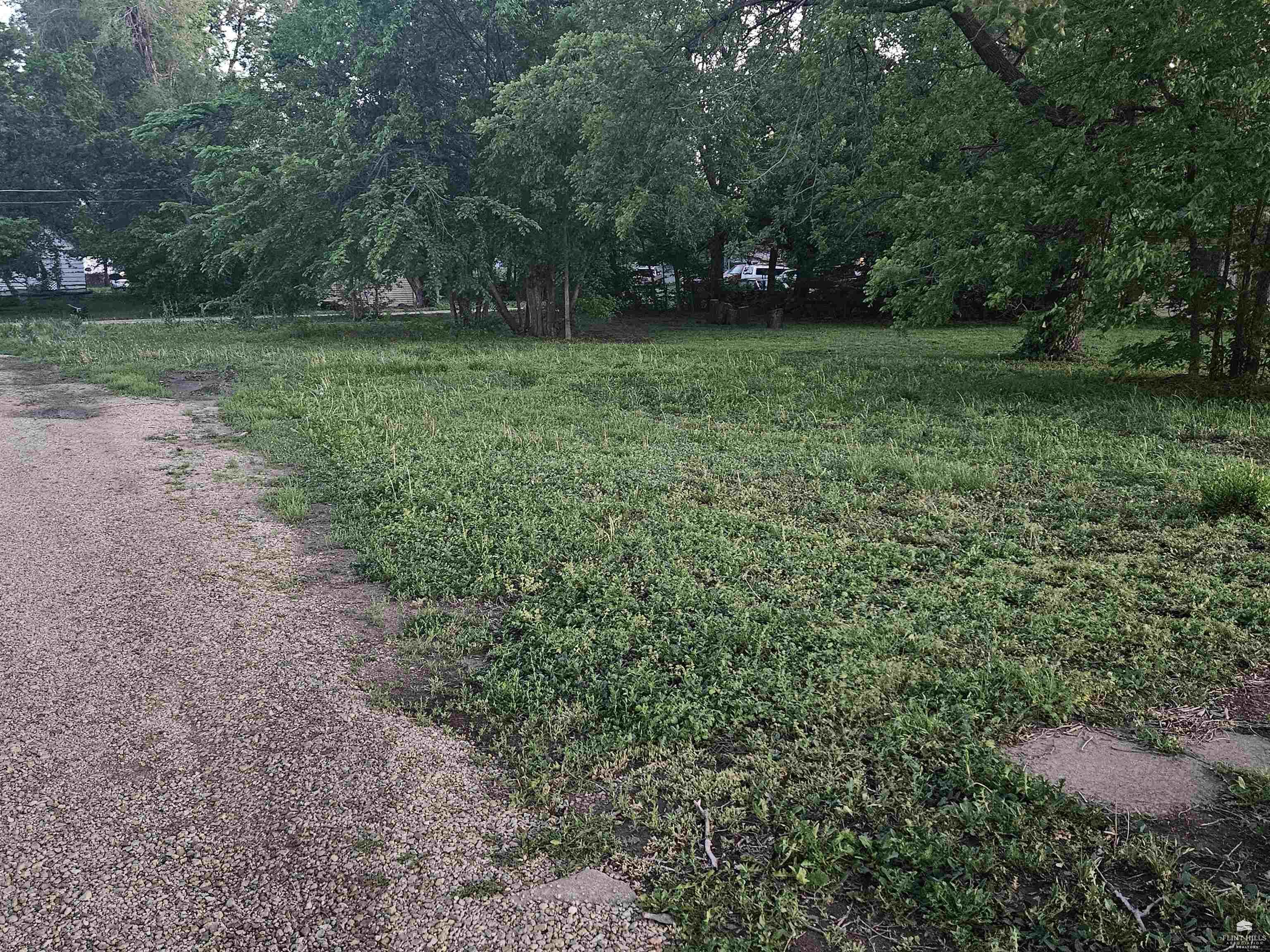Land in Junction City 4
