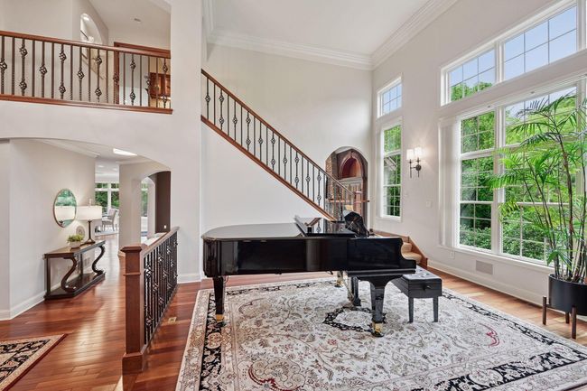 Sunroom & Piano room | Image 11