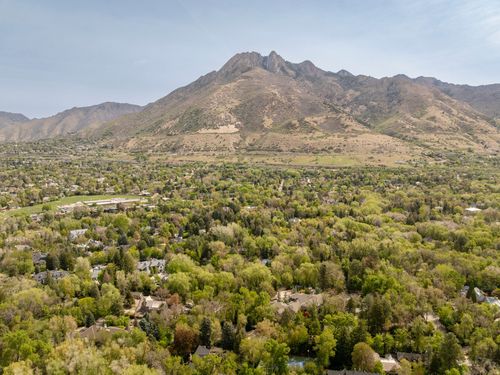 2323 E Walker Ln, Holladay, UT, 84117-7619 | Card Image