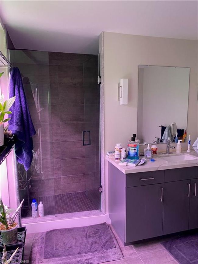 38 Oak Ave, House other with 3 bedrooms, 2 bathrooms and 5 parking in Dundas ON | Image 22