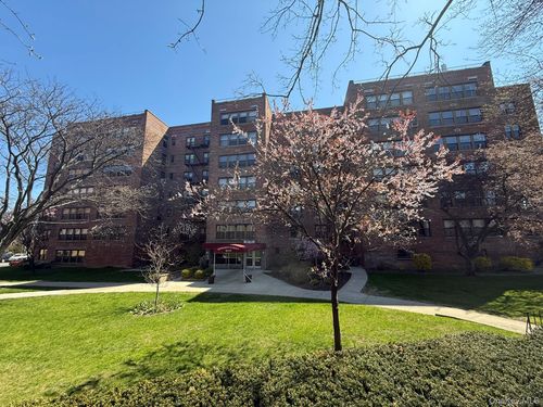 4a-18-75 Corporal Kennedy St, Bayside, NY, 11360-1438 | Card Image