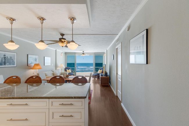 UNIT-204 - 5300 Gulf Dr, Condo with 2 bedrooms, 2 bathrooms and null parking in Holmes Beach FL | Image 5