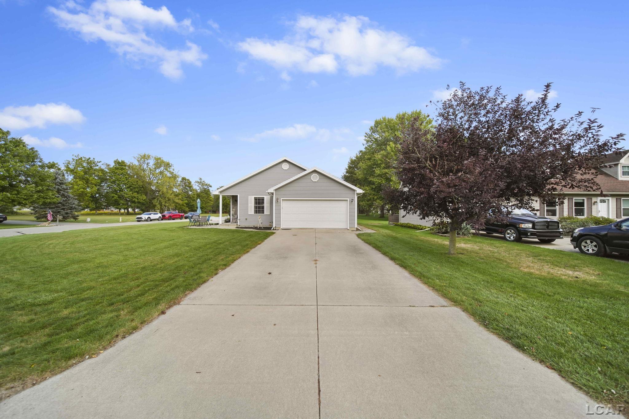 Kingsberry Ct, Blissfield, MI 49228