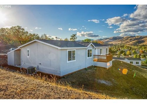 220 Deschutes Ln, Roseburg, OR, 97471 | Card Image